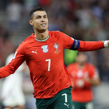 RONALDO devine cel mai bine plătit sportiv din lume